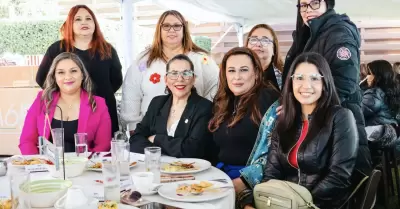 Celebran el D�a de las Madres en Ensenada