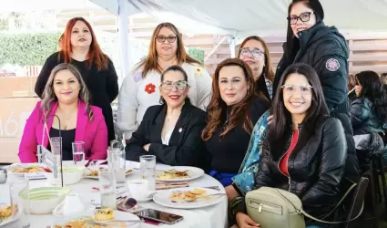 Celebran el D�a de las Madres en Ensenada