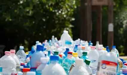 Botellas de pl�stico reciclaje
