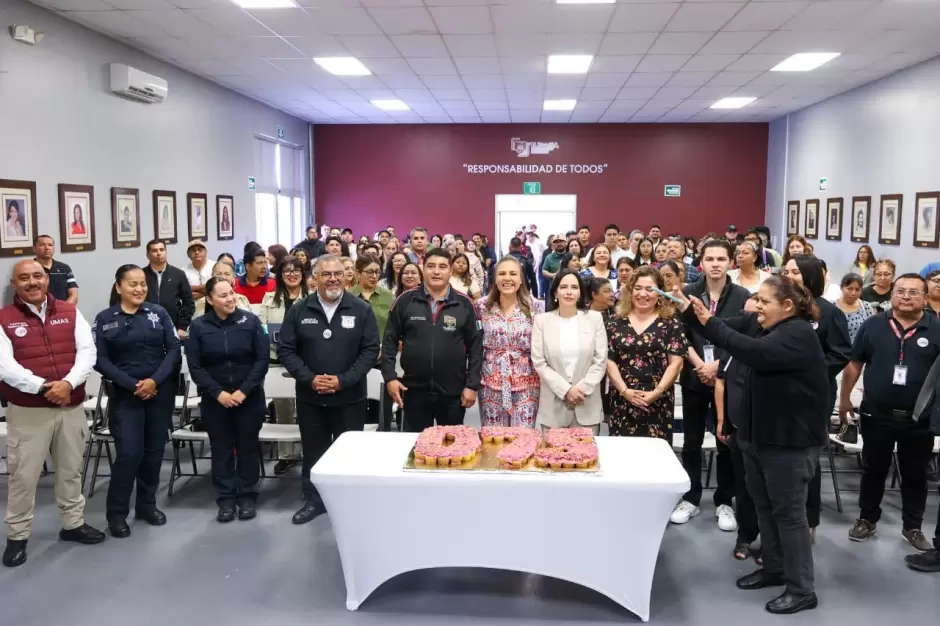 27 Aniversario de la L�nea de Intervenci�n en Crisis 075