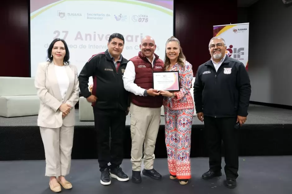 27 Aniversario de la L�nea de Intervenci�n en Crisis 075