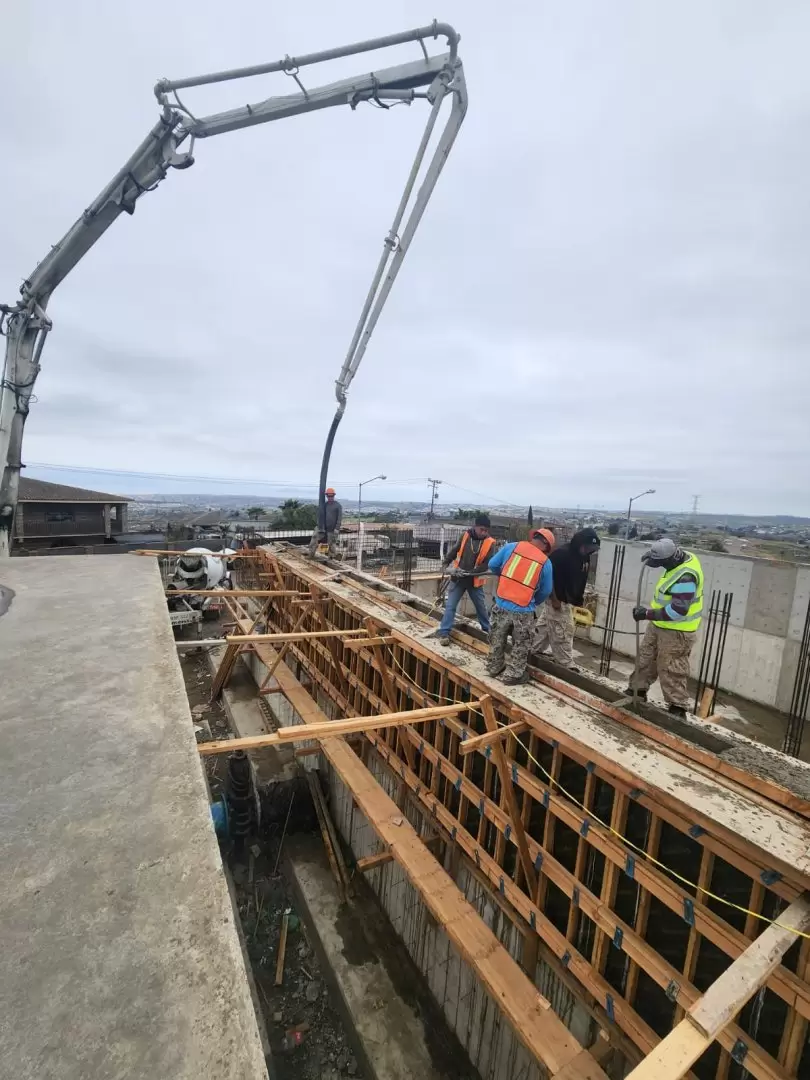 Avance en obra de agua potable en el ej. L�zaro C�rdenas