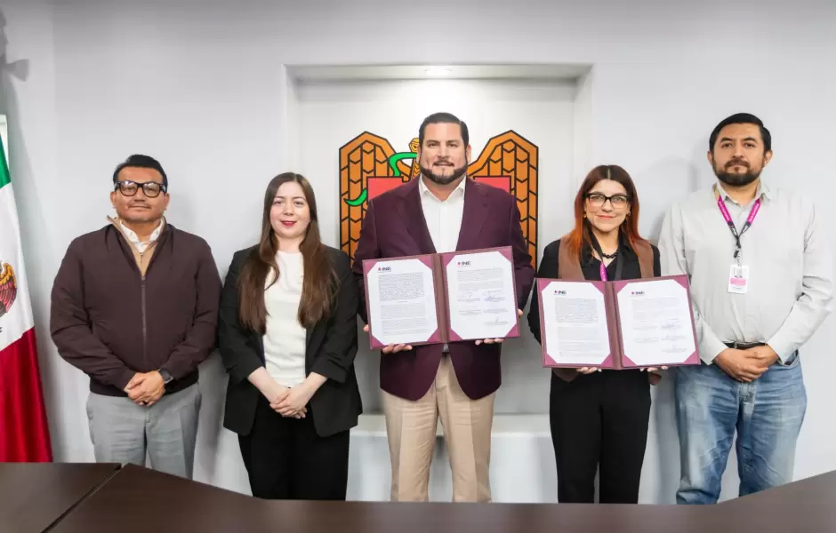 Firma Ismael Burgue�o convenio con el INE