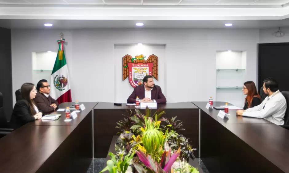 Firma Ismael Burgue�o convenio con el INE