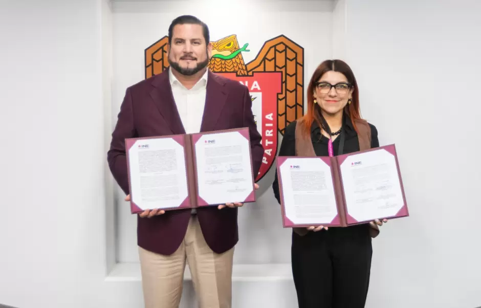 Firma Ismael Burgue�o convenio con el INE