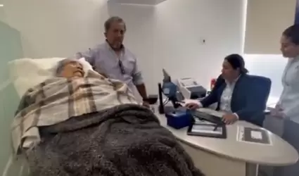 Mujer de 96 a�os tiene que acudir en camilla al banco para poder cobrar su pensi