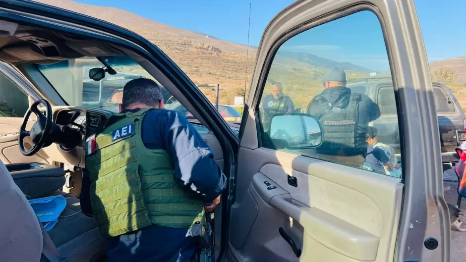 Veh�culos asegurados durante cateo en investigaci�n por robo de veh�culos
