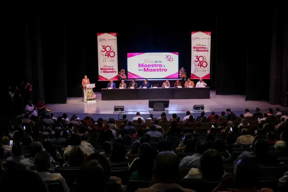 Conmemoraci�n del D�a de la Maestra y el Maestro