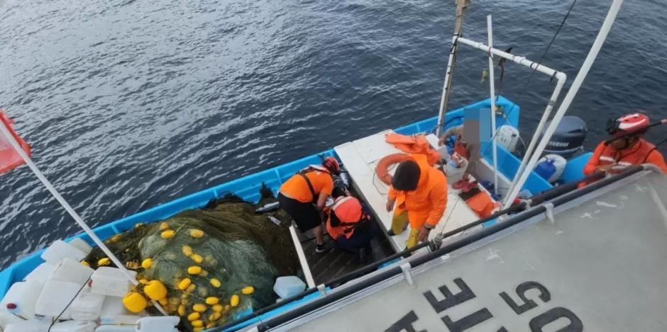 Personal Naval realiza evacuaci�n m�dica en la mar