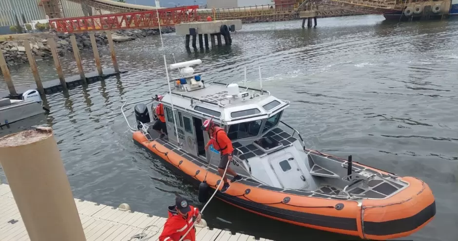 Personal Naval realiza evacuaci�n m�dica en la mar