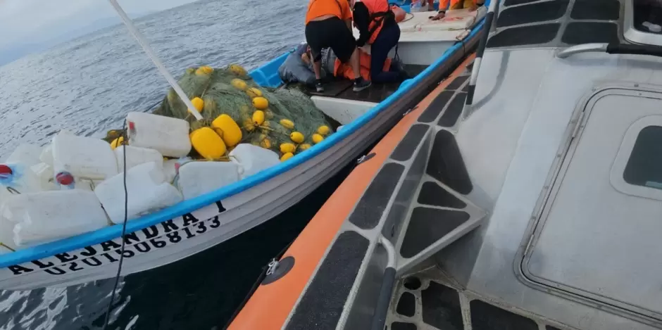Personal Naval realiza evacuaci�n m�dica en la mar