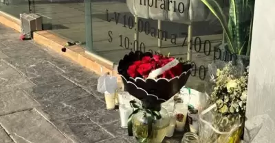 Dejan arreglo floral en est�tica donde asesinaron a influencer