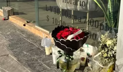 Dejan arreglo floral en est�tica donde asesinaron a influencer