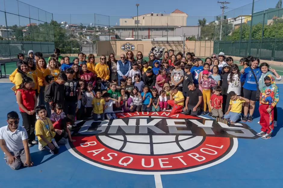 Reinauguran canchas deportivas del Club de Ni�os y Ni�as