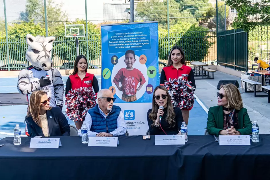 Reinauguran canchas deportivas del Club de Ni�os y Ni�as