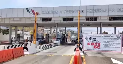 CNTE sigue con bloqueos al se�alar trato irrespetuoso de federaci�n; en BC liber