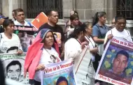 Padres de los 43 acusan criminalizaci�n y bloqueo de sus autobuses