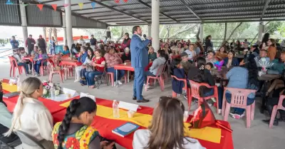 Festeja Ismael Burgue�o a madres lideresas de la Zona Este