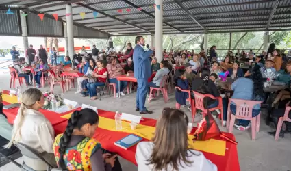 Festeja Ismael Burgue�o a madres lideresas de la Zona Este