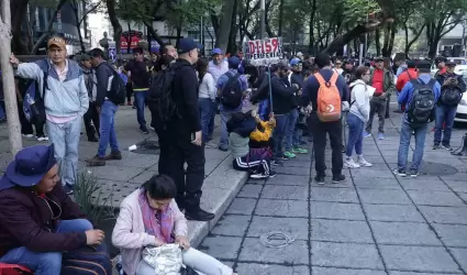 Concentraci�n de trabajadores de la CNTE