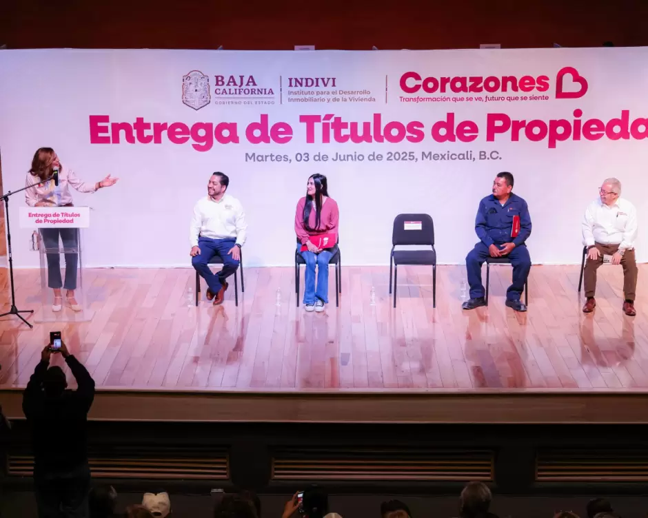 Aseguran su patrimonio m�s de 17 mil familias con t�tulos de propiedad en gobierno de Marina del Pilar