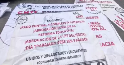 Maestros y padres de familia marchan en Tijuana por la exigencia nacional de der