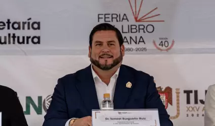 Burgue�o Ruiz en la Feria del Libro de Tijuana