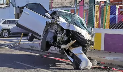Aparatoso choque en Domingo Olivares y avenida Ram�n �ngel Amante
