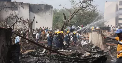 Pasajero sale con vida y caminando tras accidente mortal del avi�n de Air India