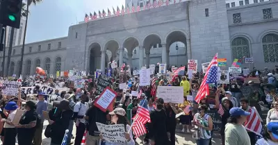 Miles protestan en Los �ngeles contra redadas migratorias y militarizaci�n del p