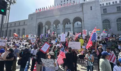 Miles protestan en Los �ngeles contra redadas migratorias y militarizaci�n del p