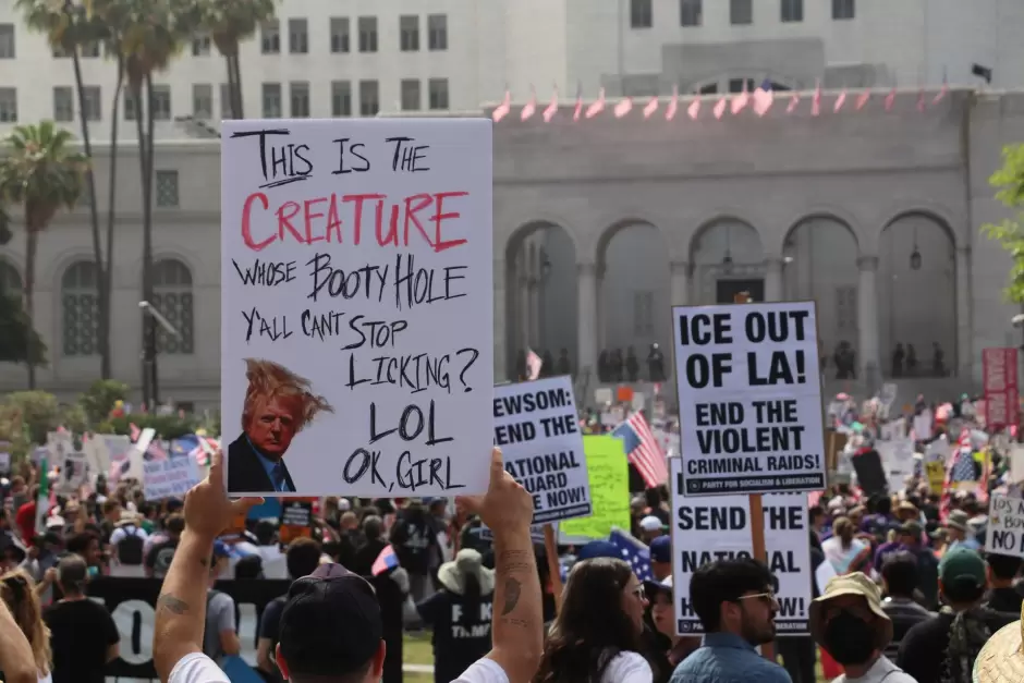 Miles protestan en Los �ngeles contra redadas migratorias y militarizaci�n del pa�s