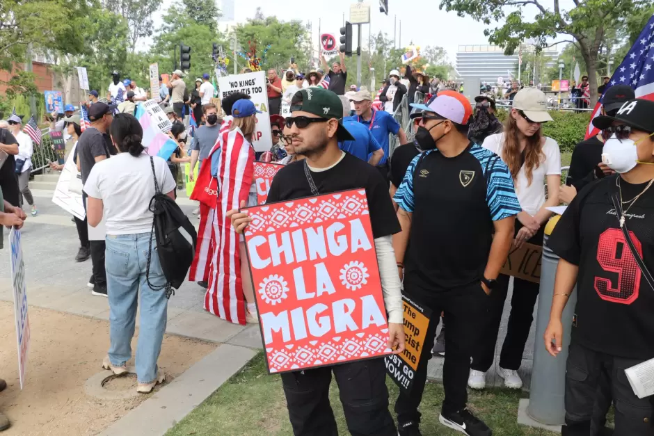 Miles protestan en Los �ngeles contra redadas migratorias y militarizaci�n del pa�s