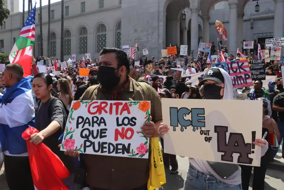 Miles protestan en Los �ngeles contra redadas migratorias y militarizaci�n del pa�s
