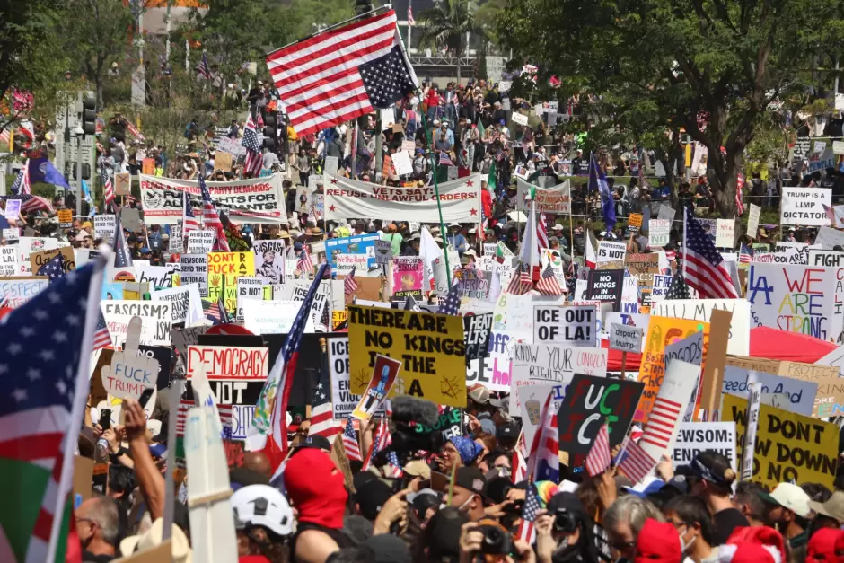 Miles protestan en Los �ngeles contra redadas migratorias y militarizaci�n del pa�s