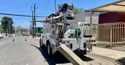 Restablecen energ�a tras accidente
