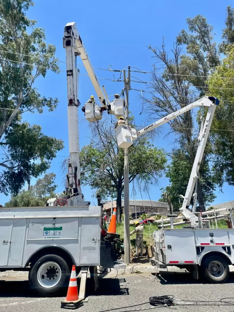 Restablecen energ�a tras accidente