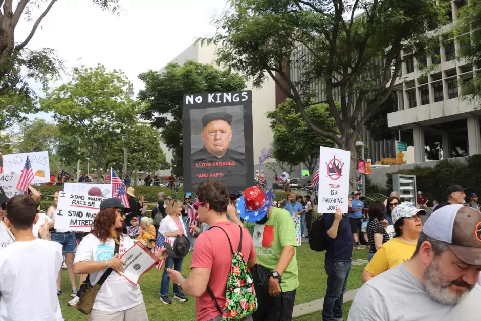 Protesta en Los �ngeles contra redadas migratorias y militarizaci�n de EEUU