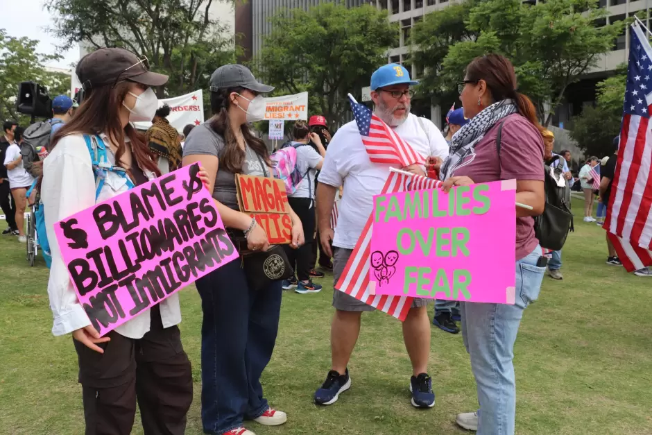 Protesta en Los �ngeles contra redadas migratorias y militarizaci�n de EEUU