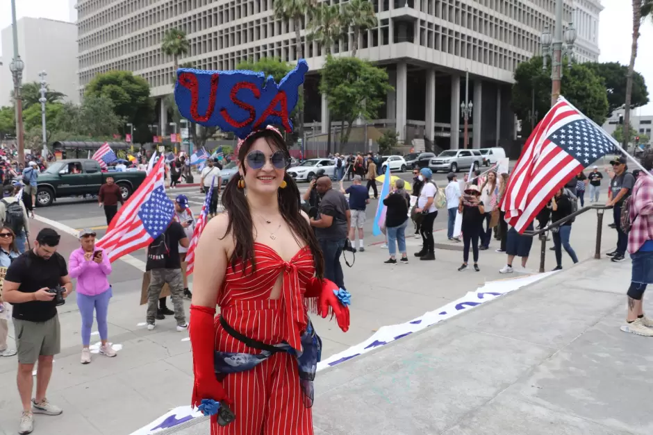 Protesta en Los �ngeles contra redadas migratorias y militarizaci�n de EEUU