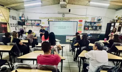 Pl�tica informativa en la Escuela Primaria Benito Ju�rez