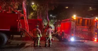 Incendio en vivienda de Ca��n de las Rosas