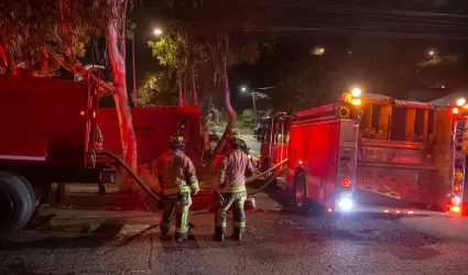 Incendio en vivienda de Ca��n de las Rosas