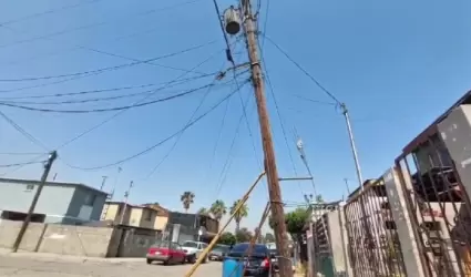 En Capistrano se quedan sin luz por transformador que estall� y poste por colaps