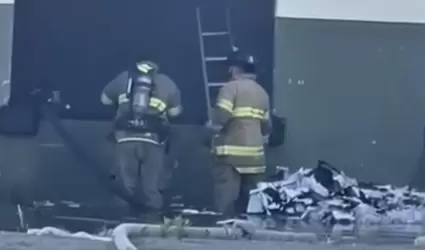 Incendio consume almac�n de la Secretar�a de Salud en parque industrial N�rdika