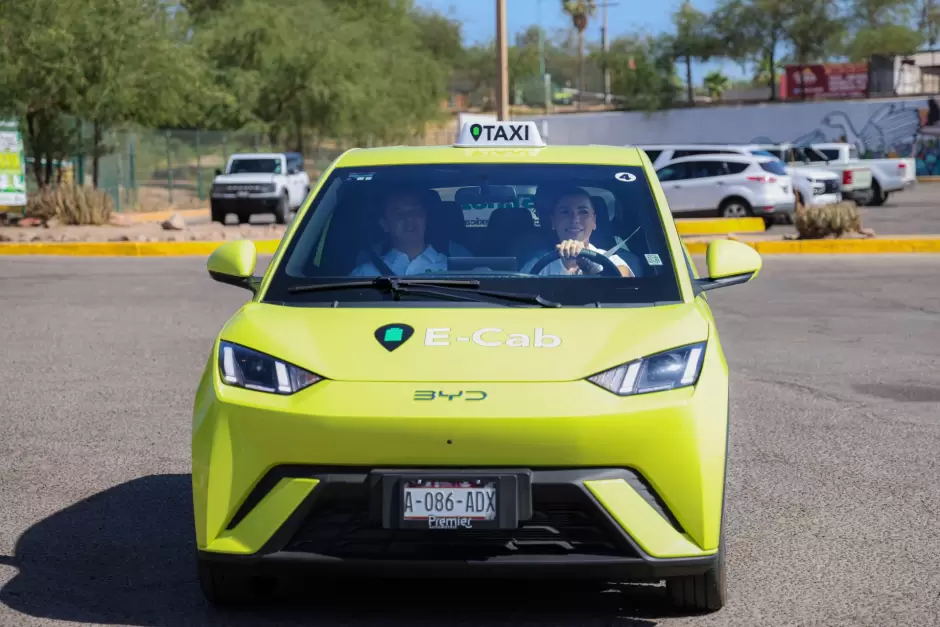 Baja California sienta las bases de electromovilidad con primeros taxis el�ctricos