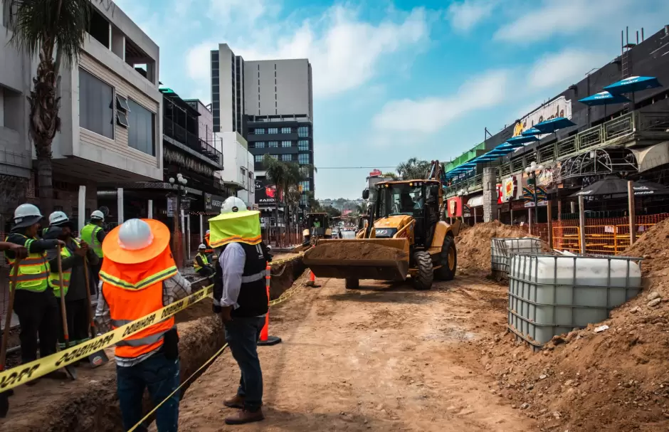 Obras de rehabilitaci�n de redes de agua potable y alcantarillado sanitario en la Av. Revoluci�n