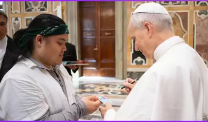 Papa firma carta de Pok�mon