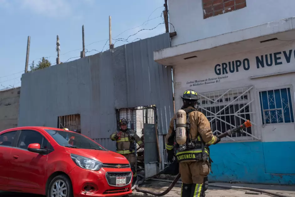 Rescatan a personas y mascotas de una cuarter�a