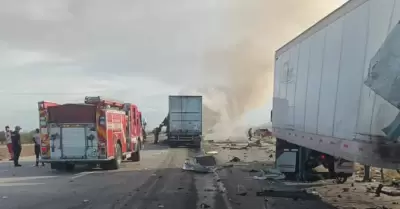 Choque de tr�ileres en carretera Hermosillo-Guaymas